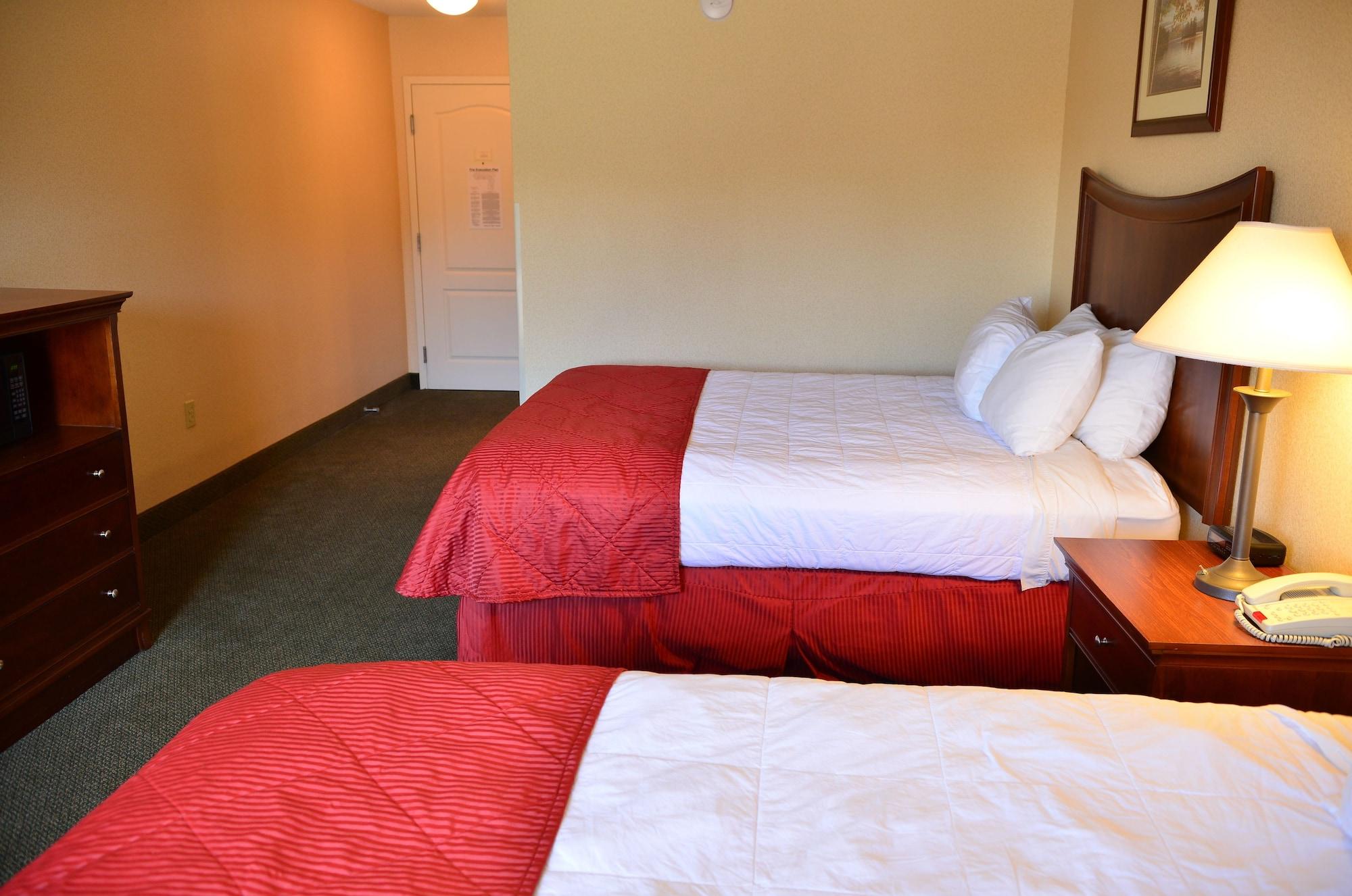 Clarion Inn & Suites At The Outlets Of Lake George Exterior foto