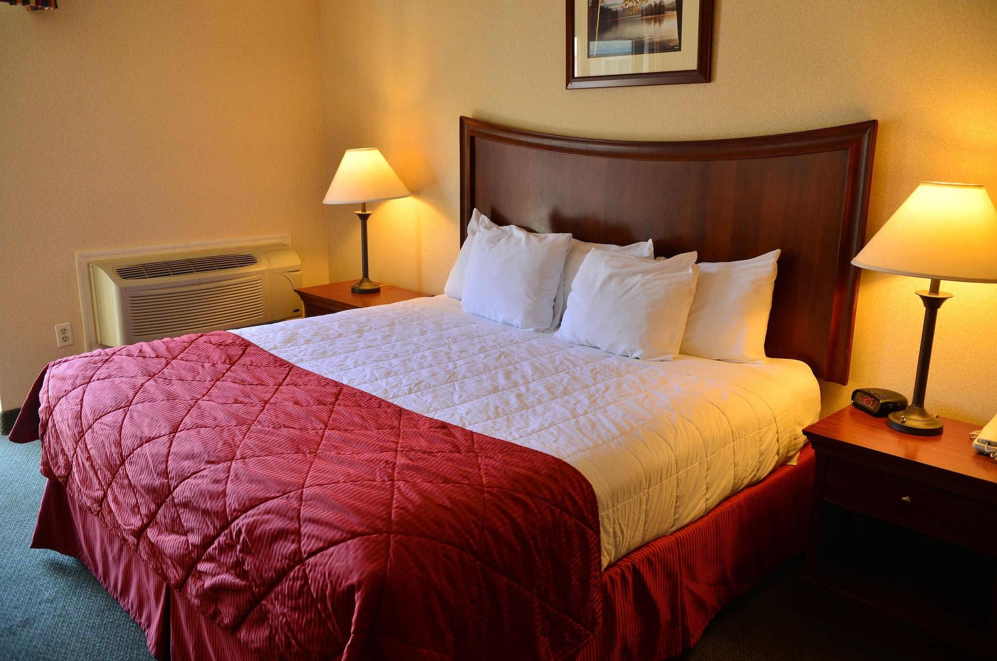 Clarion Inn & Suites At The Outlets Of Lake George Exterior foto