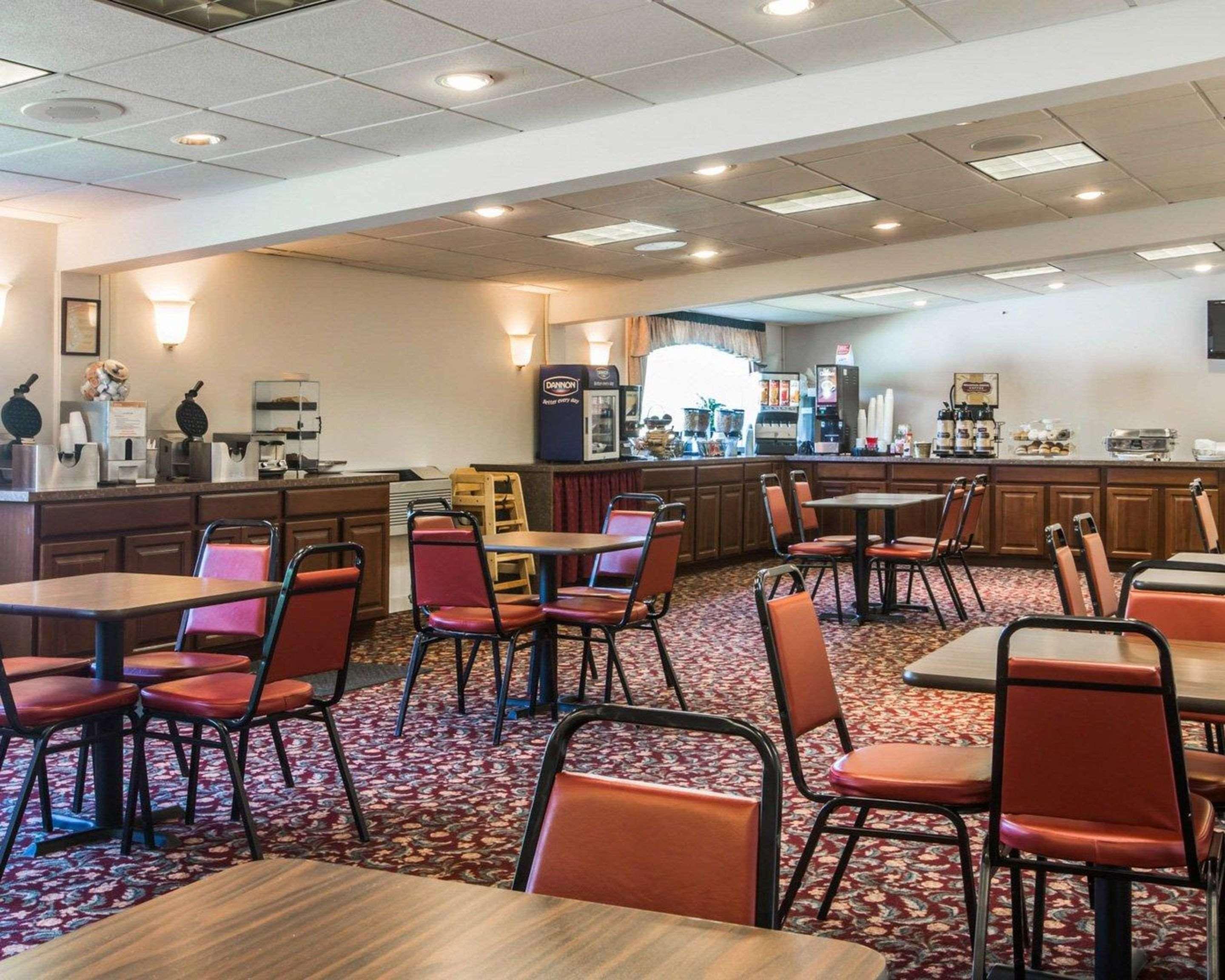 Clarion Inn & Suites At The Outlets Of Lake George Exterior foto