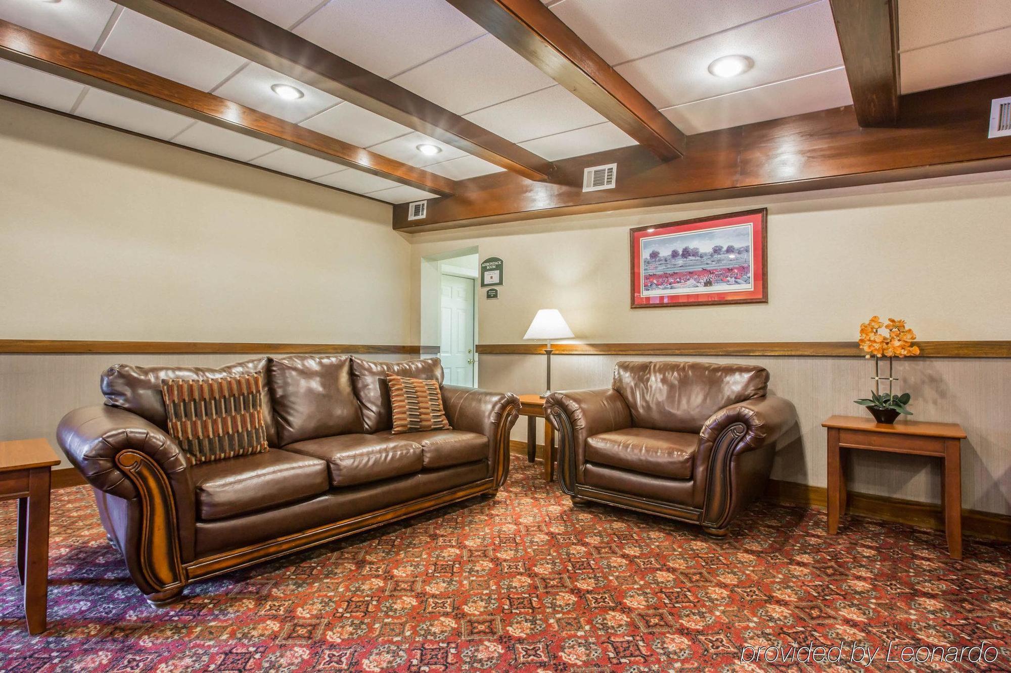 Clarion Inn & Suites At The Outlets Of Lake George Exterior foto