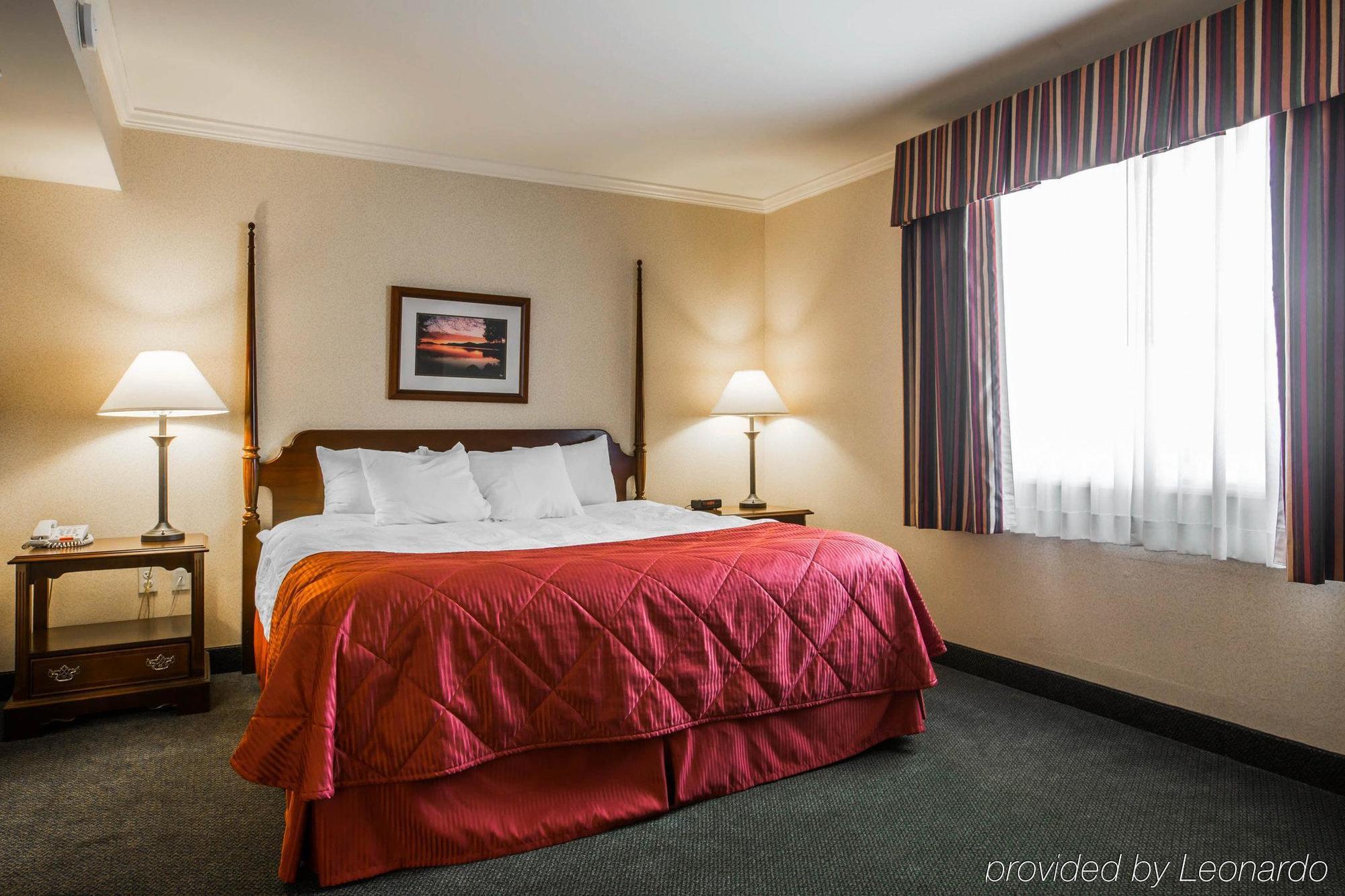 Clarion Inn & Suites At The Outlets Of Lake George Exterior foto