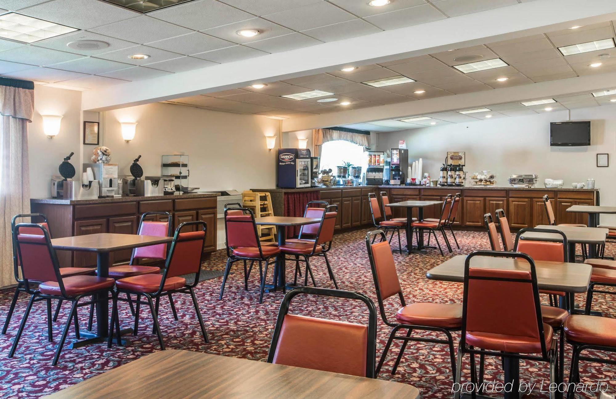 Clarion Inn & Suites At The Outlets Of Lake George Exterior foto