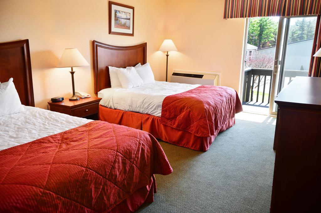 Clarion Inn & Suites At The Outlets Of Lake George Exterior foto